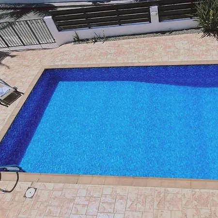 Sunny Bay וילה פאראלימני