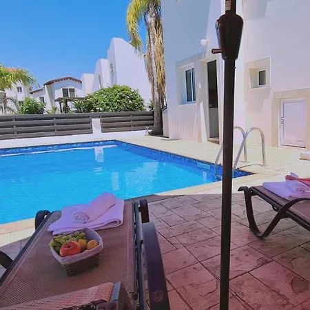 Sunny Bay וילה פאראלימני