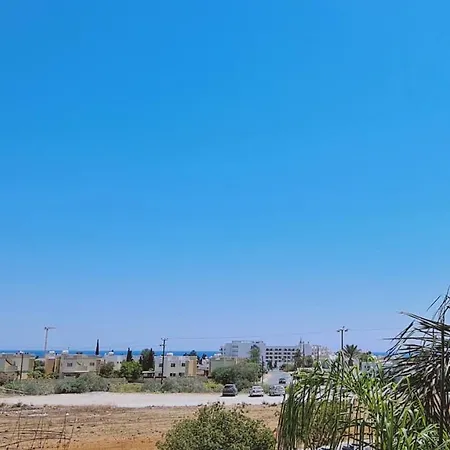 Sunny Bay פאראלימני