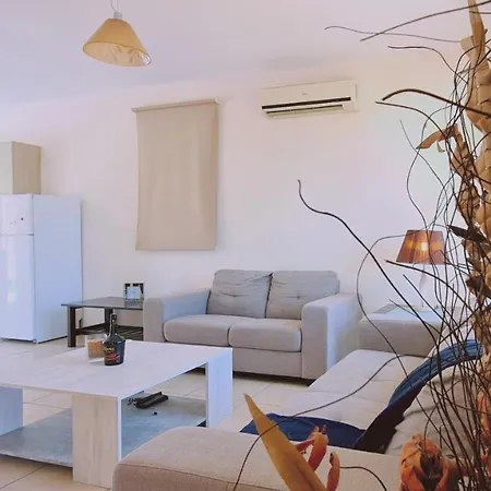 Sunny Bay וילה פאראלימני